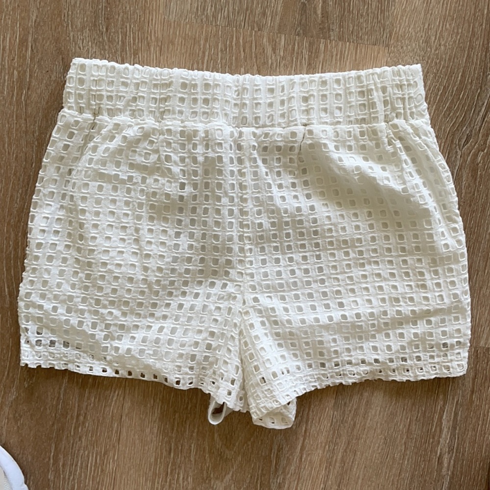 Gianni Bini White Eyelet Shorts S - Picture 2 of 2